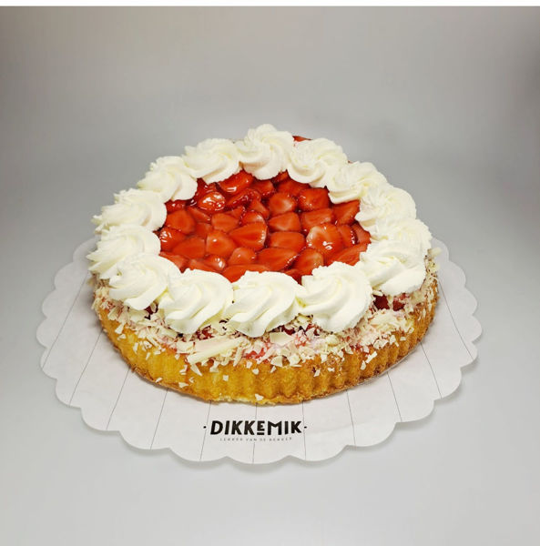 Afbeelding van Aardbei bavarois op cakebodem met room